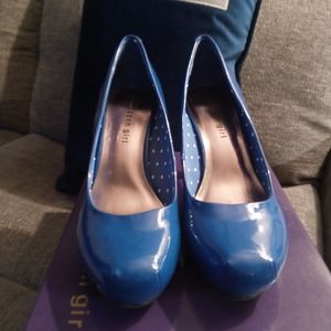 - Womans pump  "PRICE FIRM"